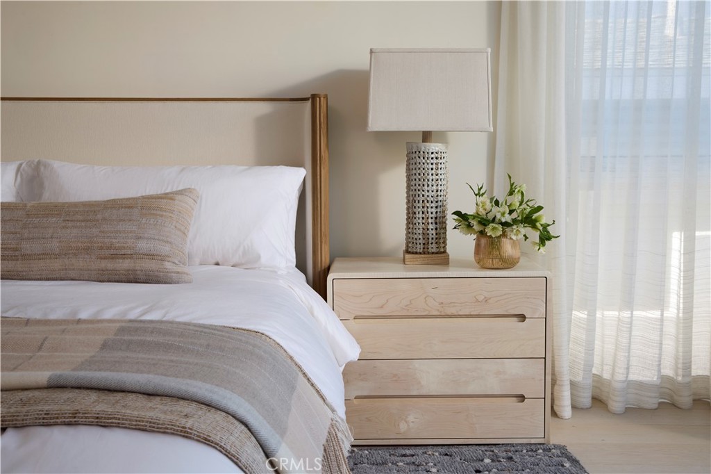 316 24th Street Hermosa Beach, CA 90254 - Photo 12 of 19 a bedroom with a bed and a potted plant