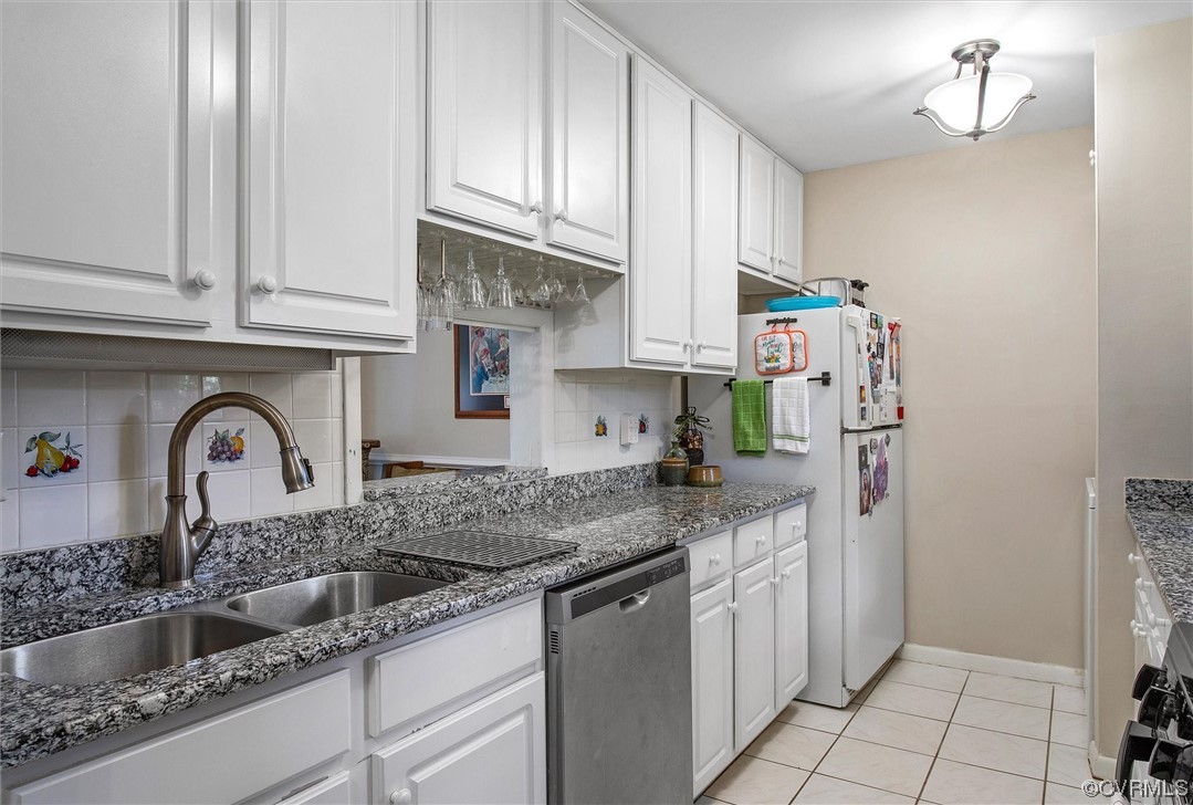 11629 East Briar Patch Drive Midlothian, VA 23113 - Photo 12 of 27 a kitchen with stainless steel appliances granite countertop a sink a refrigerator and cabinets