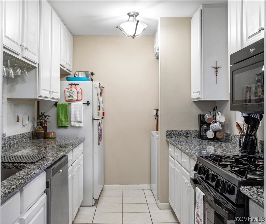 11629 East Briar Patch Drive Midlothian, VA 23113 - Photo 13 of 27 a kitchen with stainless steel appliances granite countertop a sink stove and refrigerator