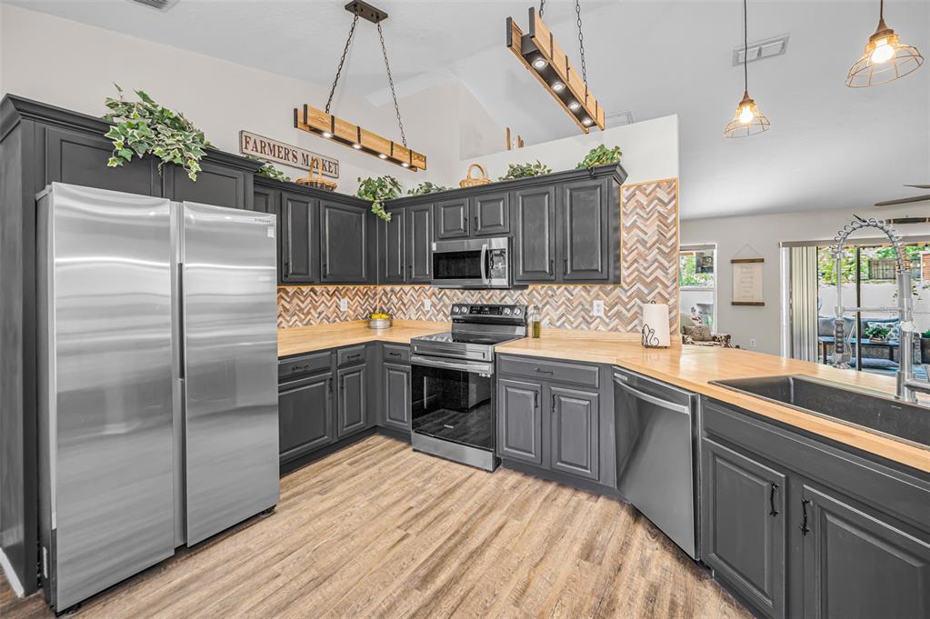 12123 Fulmar Road Weeki Wachee, FL 34614 - Photo 23 of 81