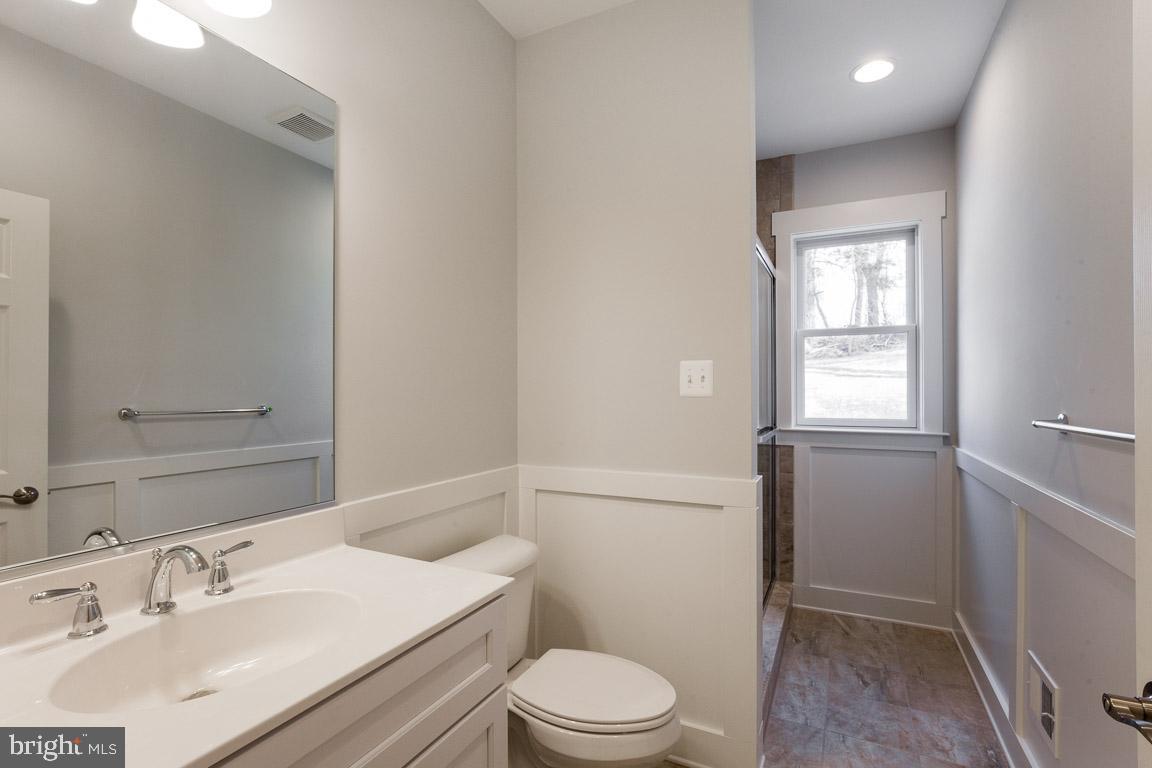 4201 Baker Valley Road Frederick, MD 21704 - Photo 14 of 33 Hall bathroom.