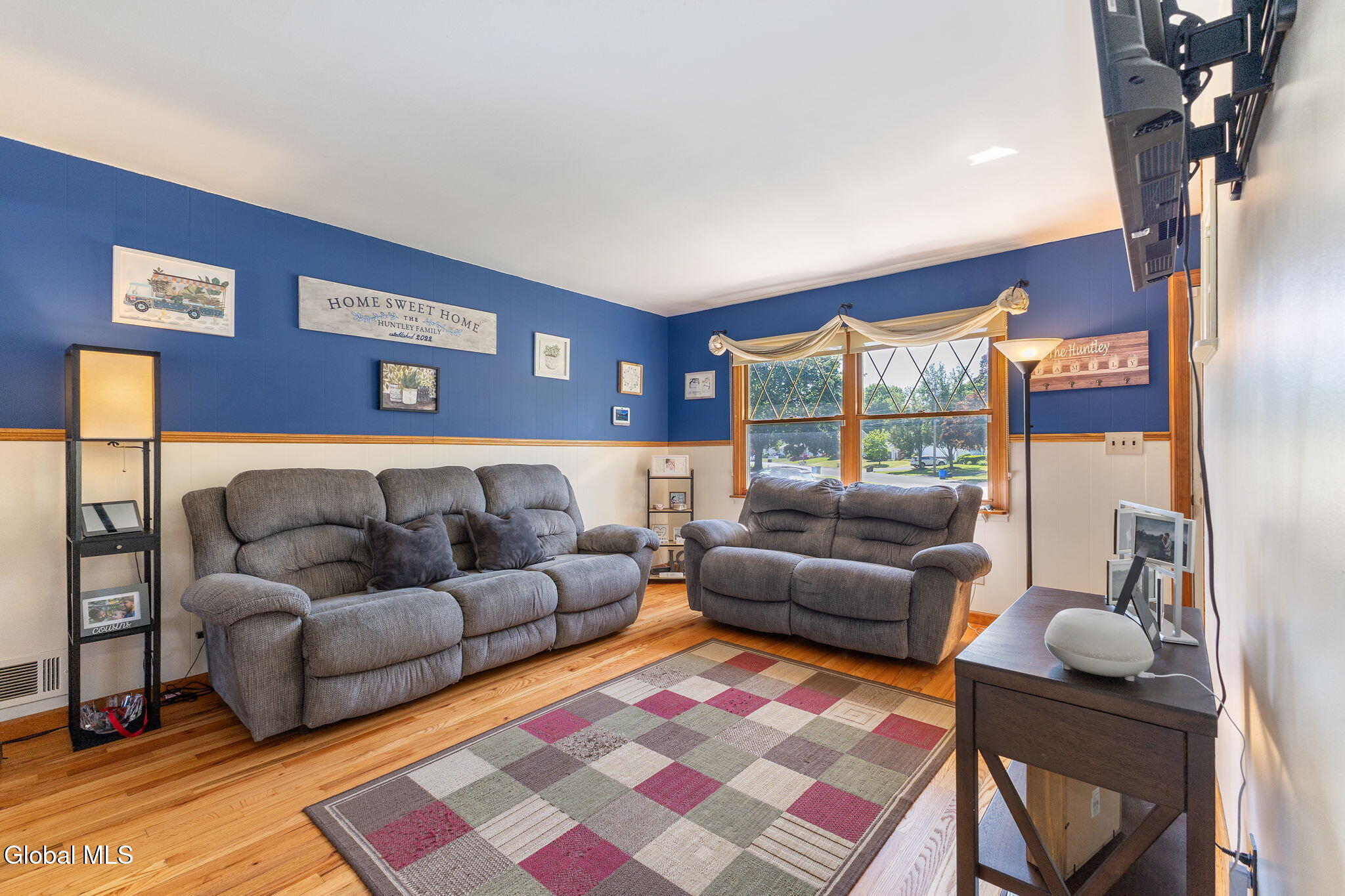 10 Tanglewood Road Colonie, NY 12205 - Photo 5 of 44 7-10TanglewoodRd_07