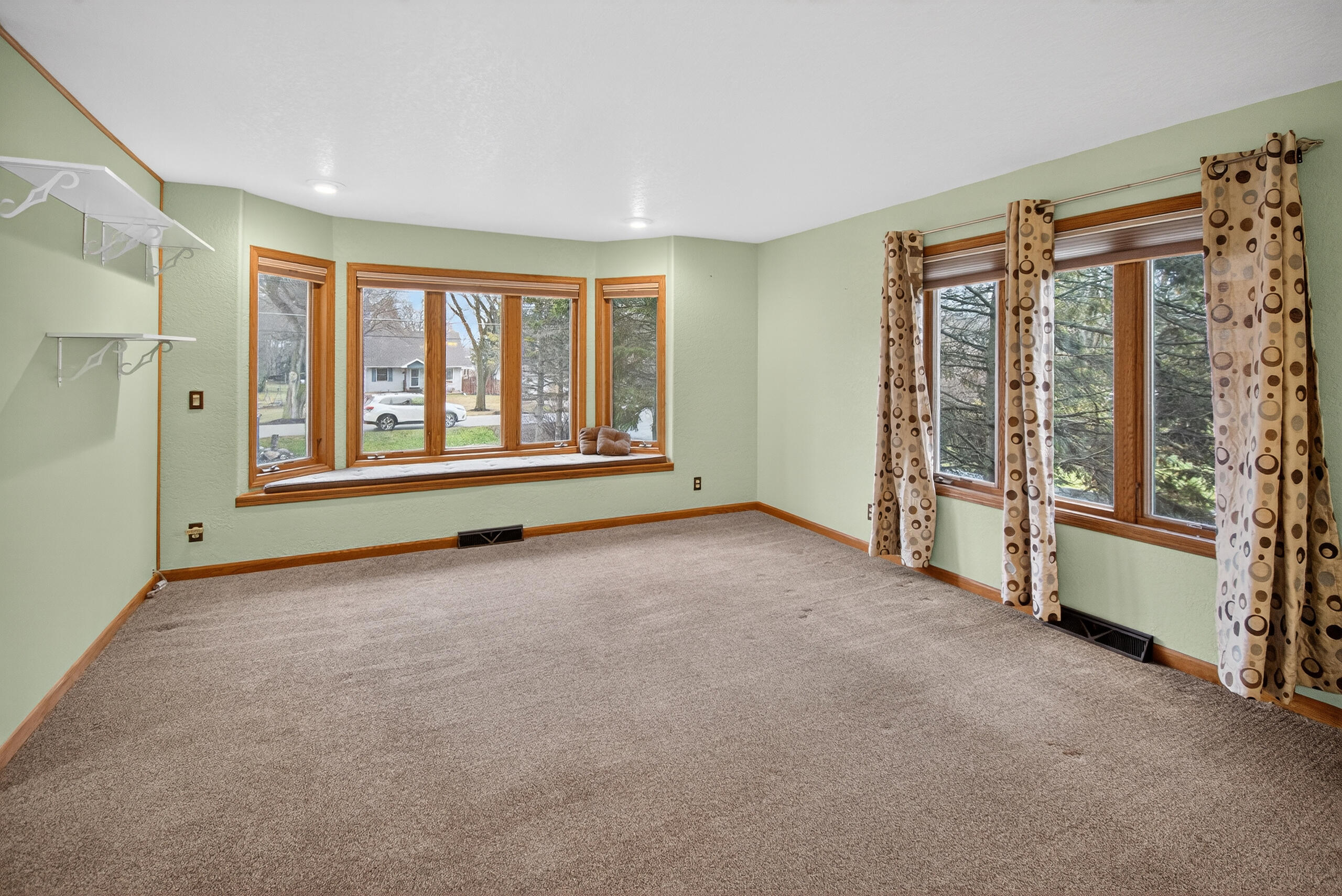 9934 28th Avenue Pleasant Prairie, WI 53158 - Photo 4 of 44 Main Living Room