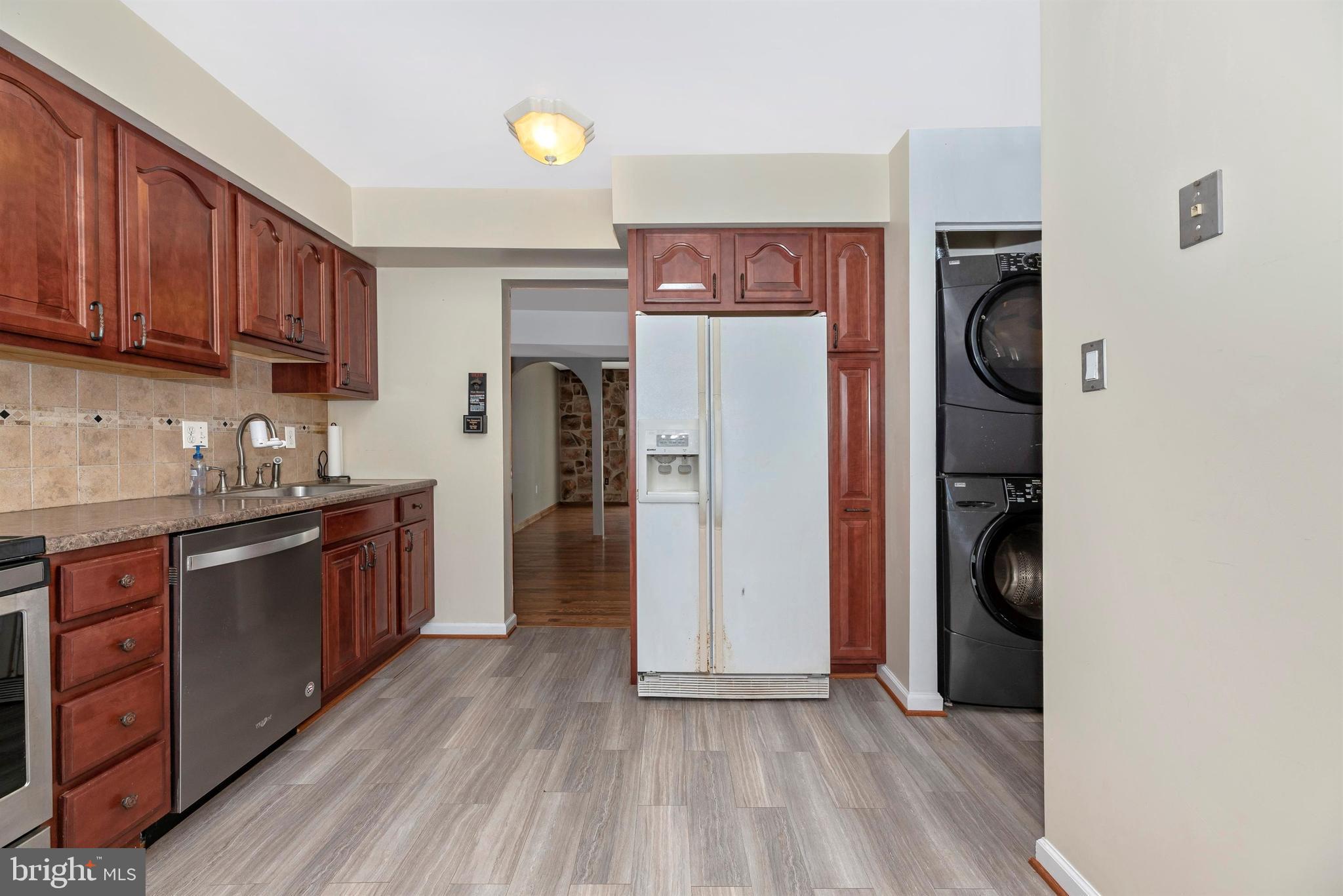 17417 Hoskinson Road Poolesville, MD 20837 - Photo 18 of 45 a kitchen with stainless steel appliances granite countertop a refrigerator and a stove top oven