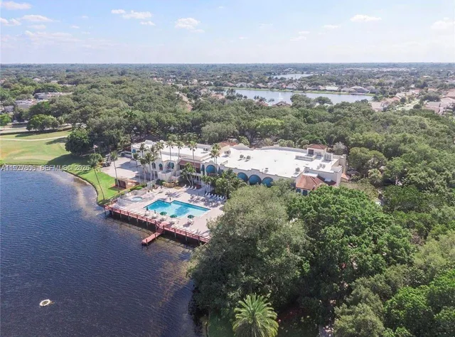 $2,190 | 9431 Live Oak Place, Unit 205, Davie, FL 33324