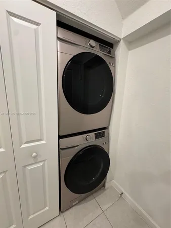 a close up view of a washer and dryer
