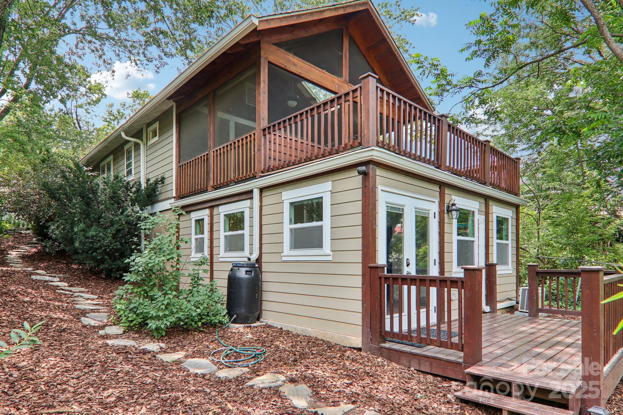 39 Short Street Asheville, NC 28801 - Photo 36 of 47 a front view of a house with garden