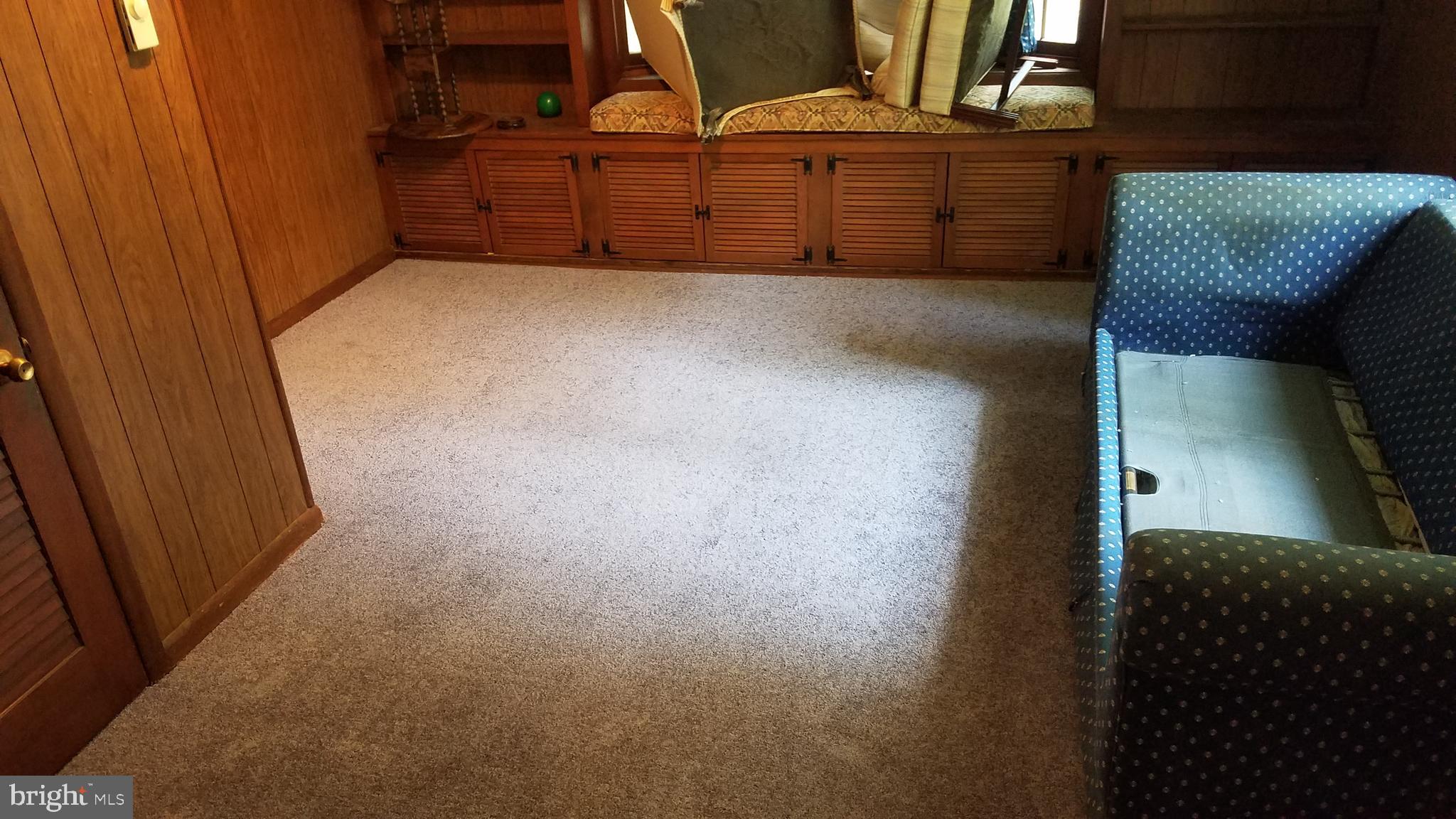 6909 Banbury Road Baltimore, MD 21239 - Photo 3 of 14 Family Room with new carpet and half bath.