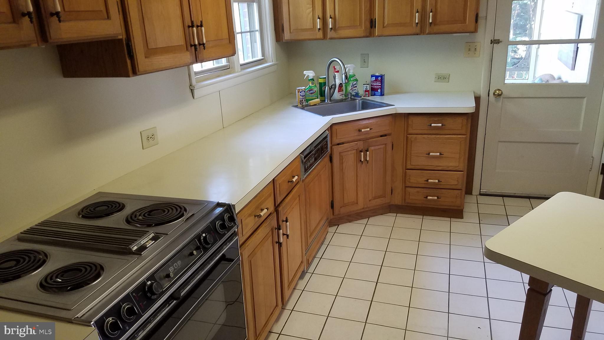 6909 Banbury Road Baltimore, MD 21239 - Photo 5 of 14 Kitchen - refrigerator included.