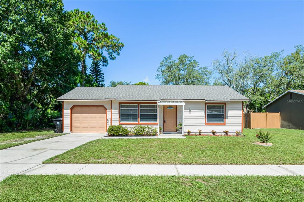 546 Moonbeam Road Apopka, FL 32712 - Photo 1 of 1 Large driveway