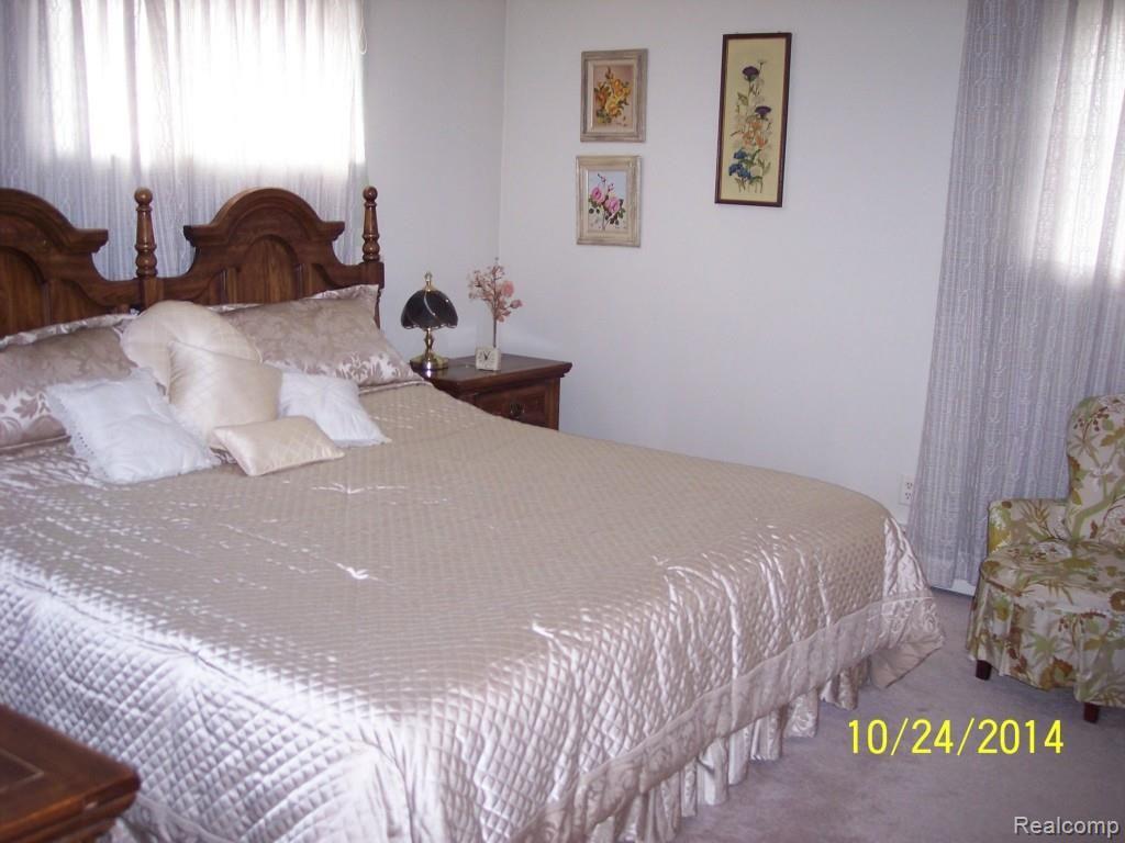 17047 Stephens Road Eastpointe, MI 48021 - Photo 6 of 12 100_2768.jpg