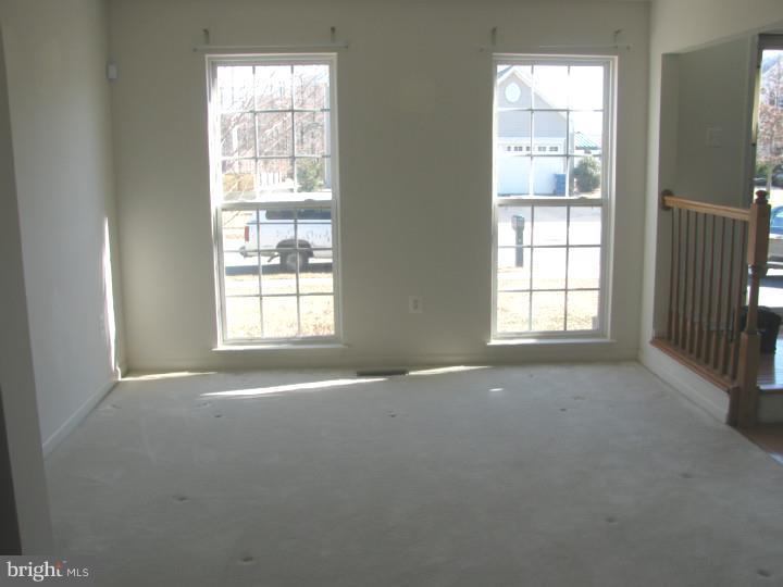 404 Wynthorpe Road New Castle, DE 19720 - Photo 2 of 25 Living Room