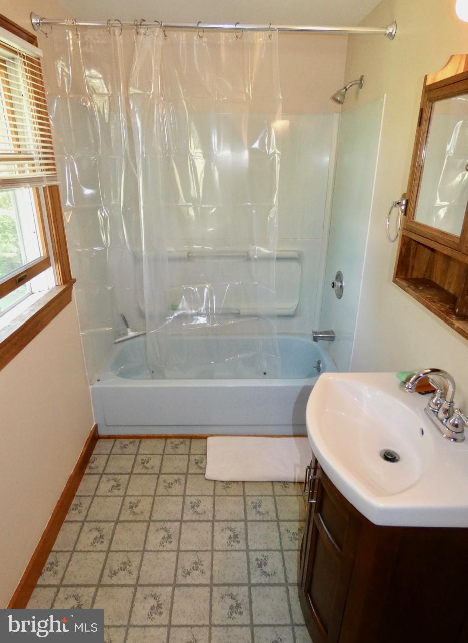 406 Paper Mill Road Newark, DE 19711 - Photo 35 of 65 Primary Bathroom