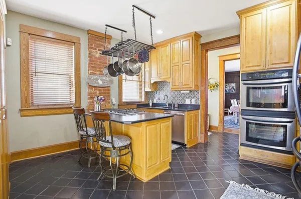 $525,000 | 2028 Clay Street, St. Joseph, MO 64501