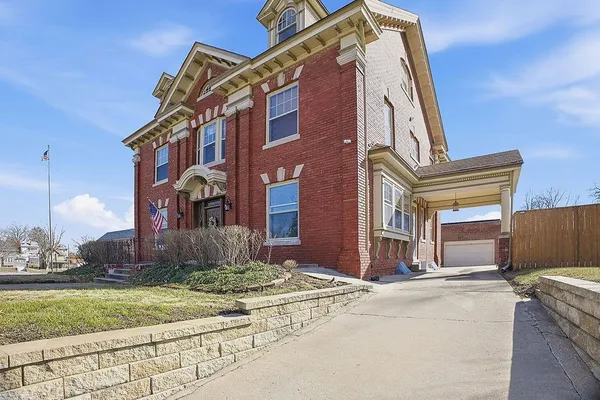 $525,000 | 2028 Clay Street, St. Joseph, MO 64501