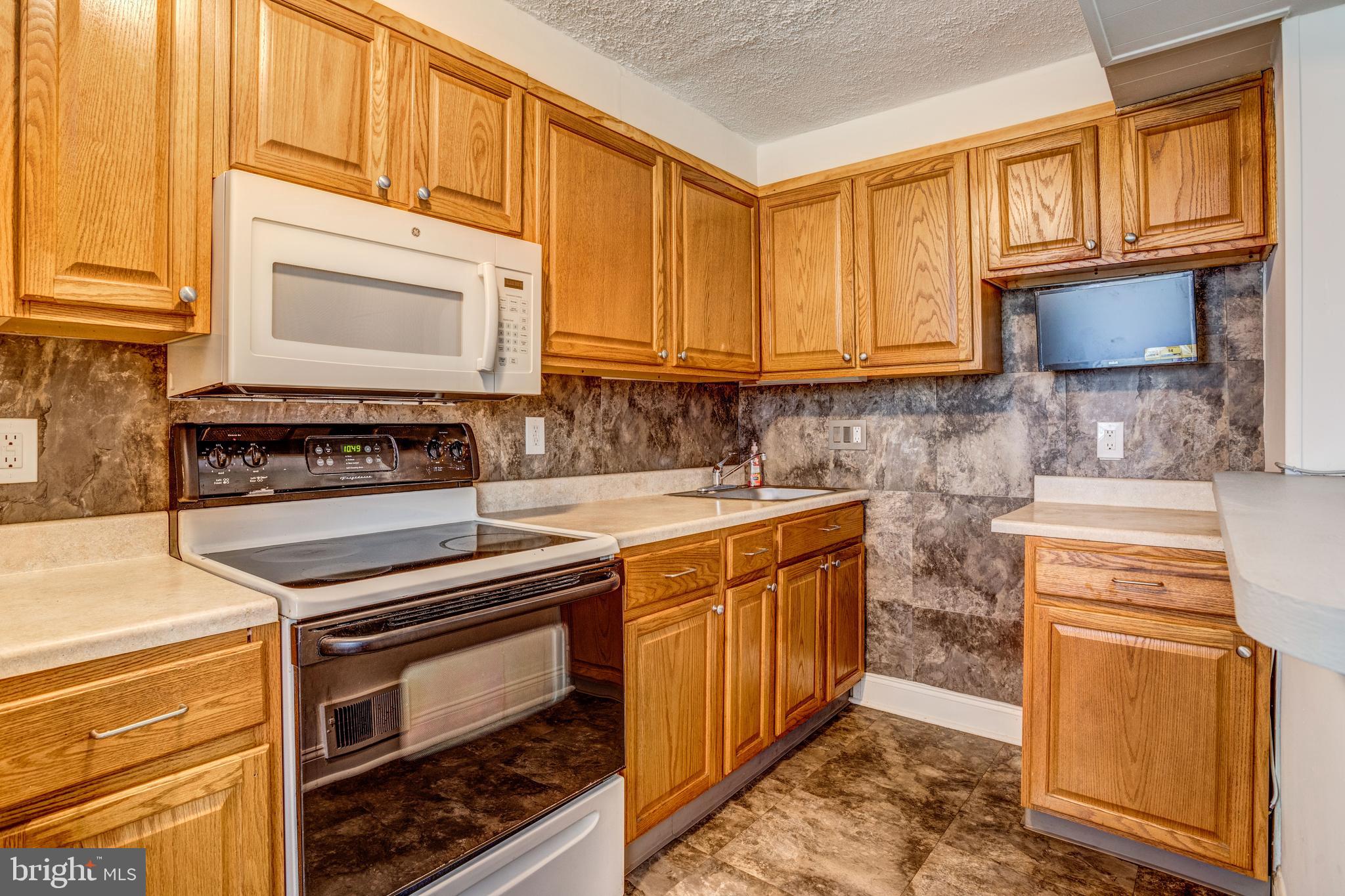 119 Spring Valley Road Darby, PA 19023 - Photo 9 of 16