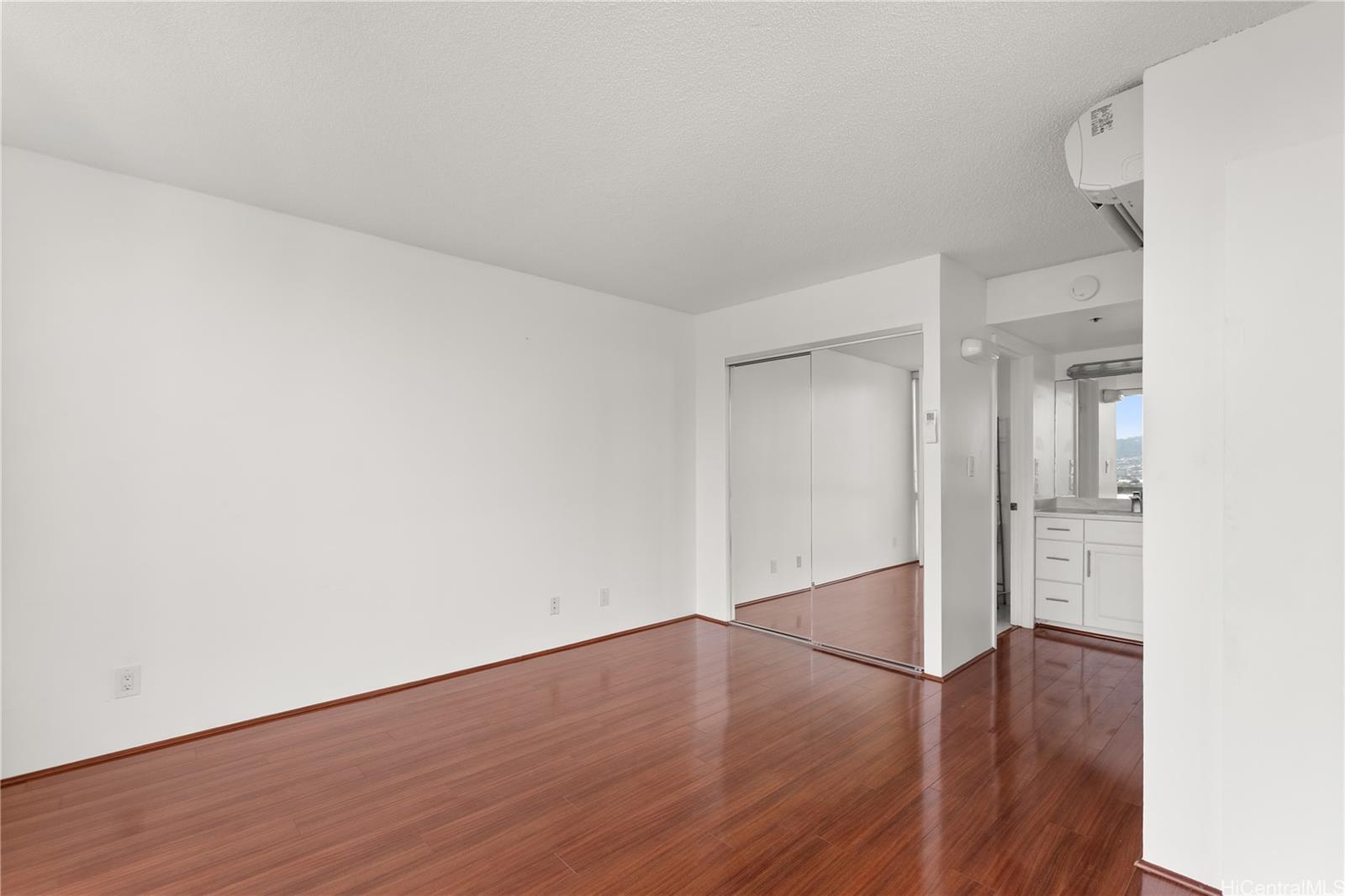 990 Ala Nanala Street, Unit 32C Honolulu, HI 96818 - Photo 11 of 24 Master Bedroom