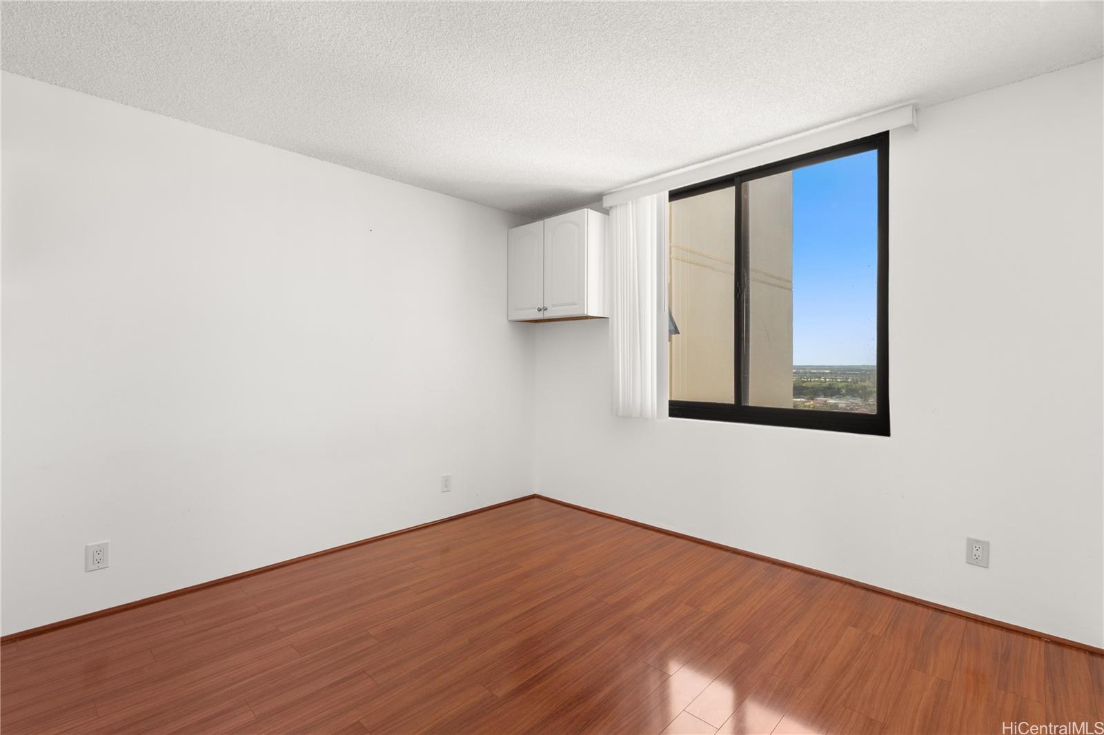 990 Ala Nanala Street, Unit 32C Honolulu, HI 96818 - Photo 13 of 24 Master Bedroom 3