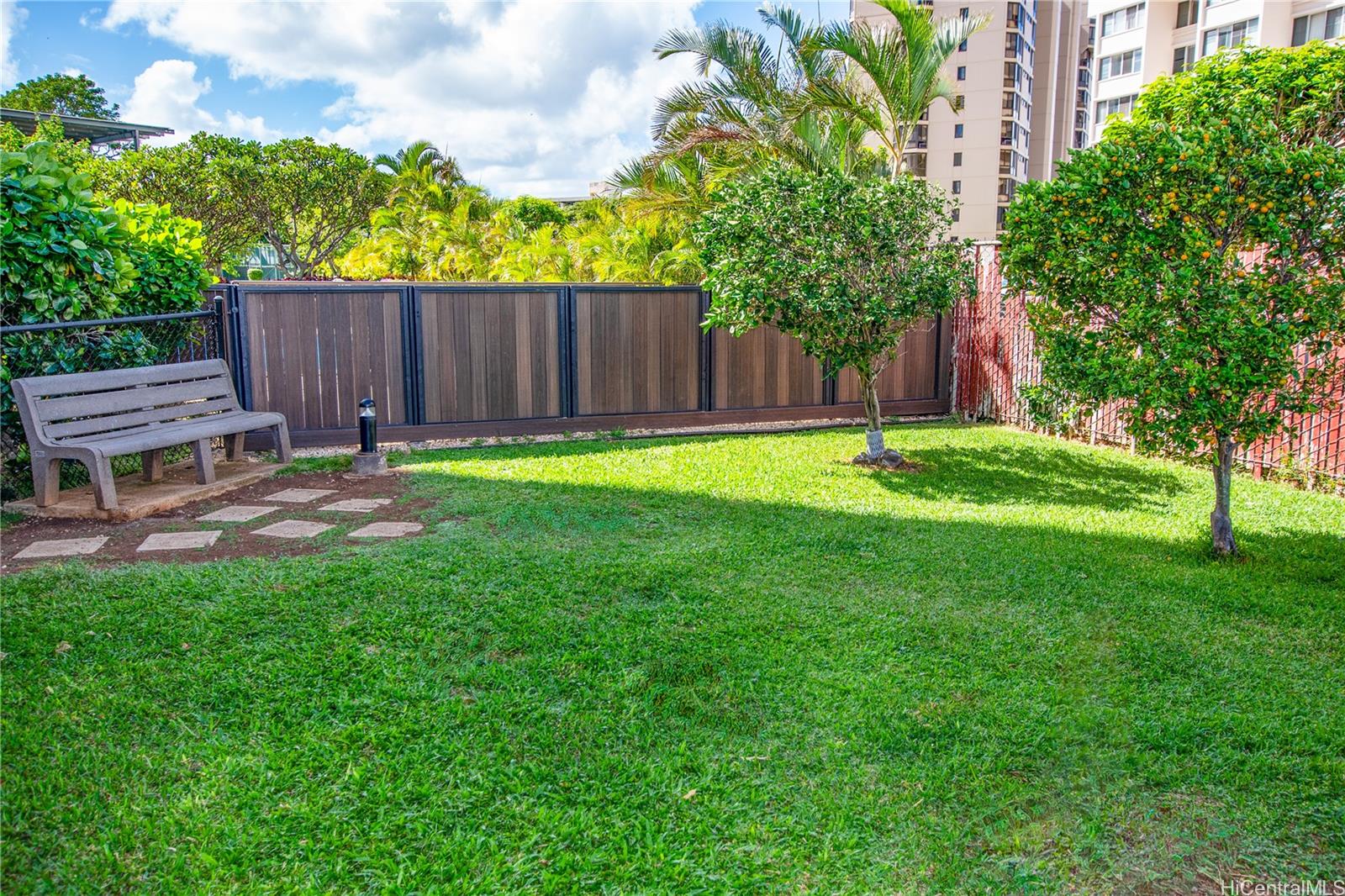 990 Ala Nanala Street, Unit 32C Honolulu, HI 96818 - Photo 19 of 24 Doggie Park