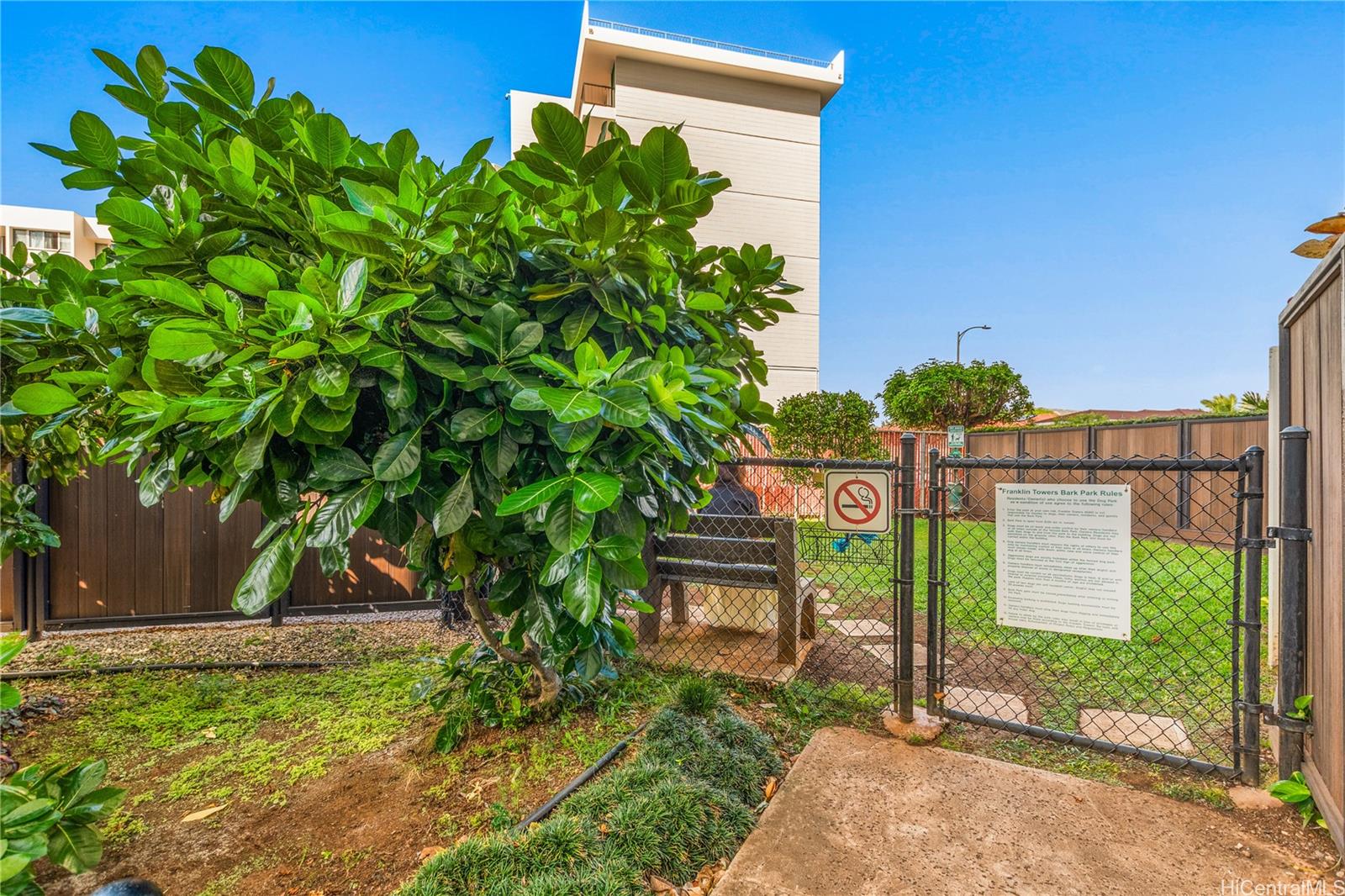 990 Ala Nanala Street, Unit 32C Honolulu, HI 96818 - Photo 20 of 24 Doggie Park 2