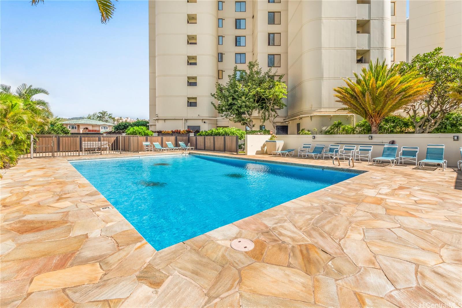 990 Ala Nanala Street, Unit 32C Honolulu, HI 96818 - Photo 21 of 24 Pool