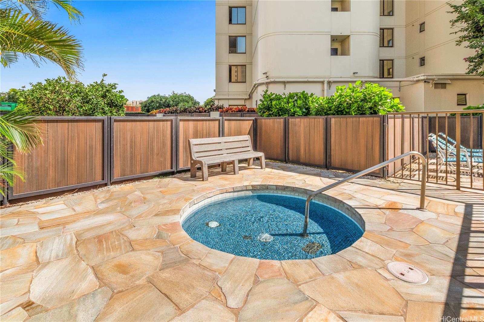 990 Ala Nanala Street, Unit 32C Honolulu, HI 96818 - Photo 22 of 24 Jacuzzi