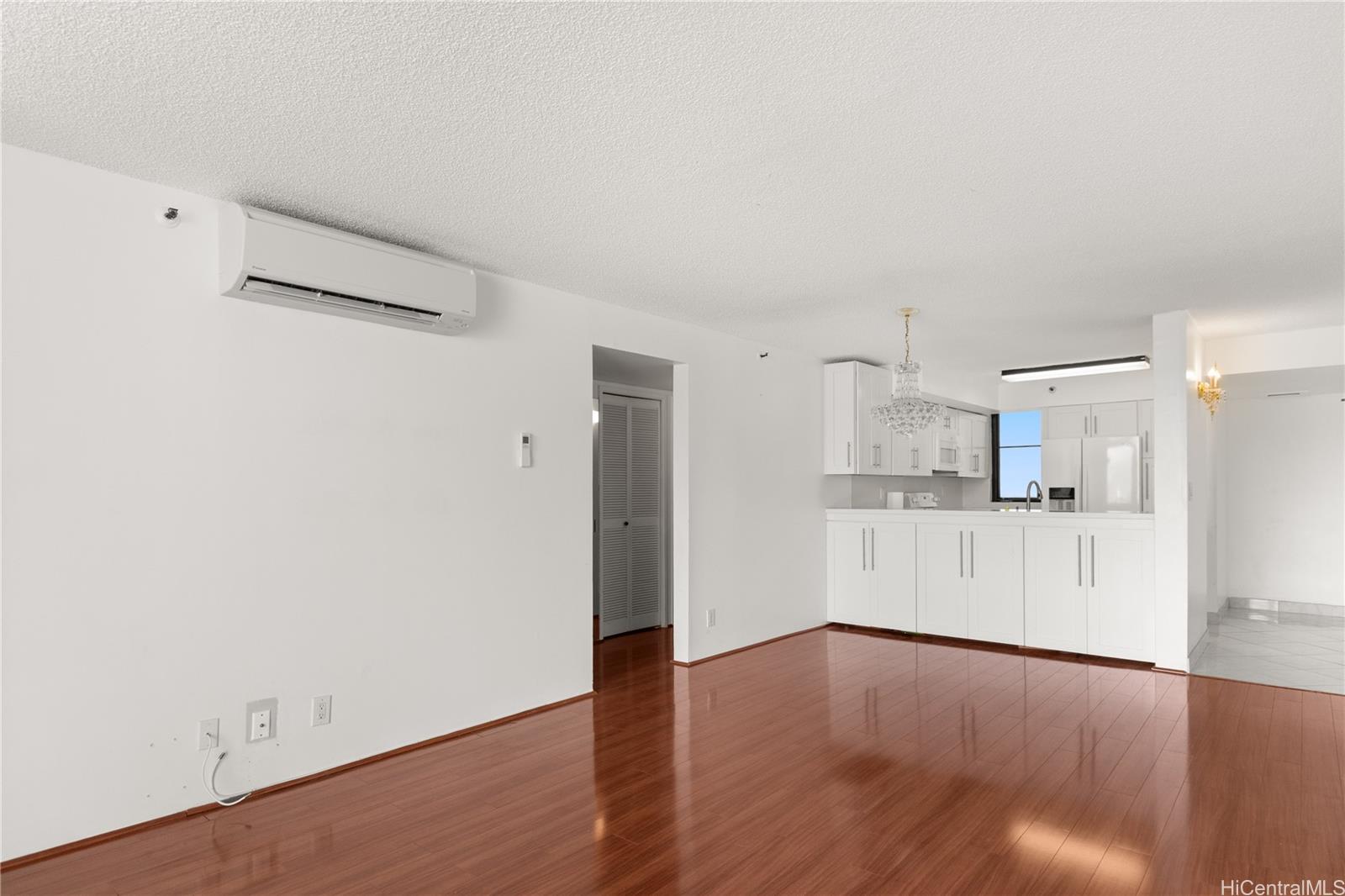 990 Ala Nanala Street, Unit 32C Honolulu, HI 96818 - Photo 7 of 24 Living Room to Kitchen