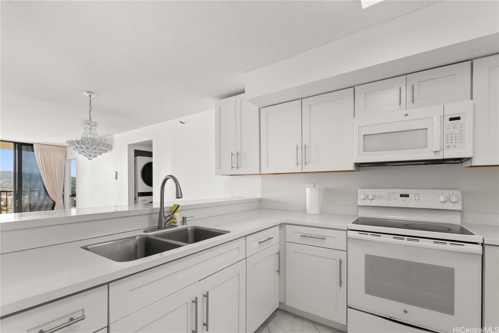 990 Ala Nanala Street, Unit 32C Honolulu, HI 96818 - Photo 10 of 24 Kitchen 2