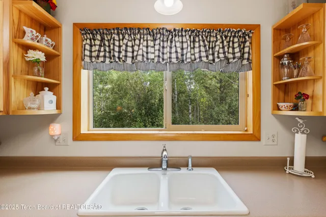 $775,000 | 132 Rainbow Drive, Thayne, WY 83127