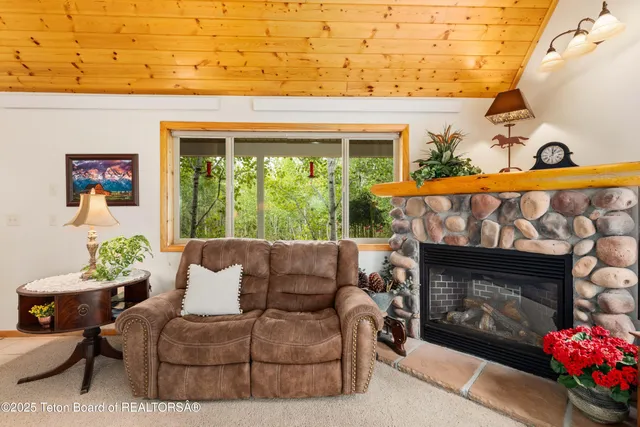 $775,000 | 132 Rainbow Drive, Thayne, WY 83127