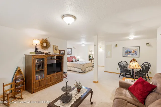 $775,000 | 132 Rainbow Drive, Thayne, WY 83127