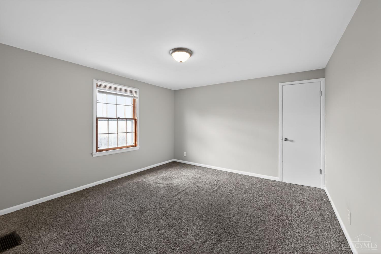 313 Pershing Avenue Cincinnati, OH 45215 - Photo 6 of 36