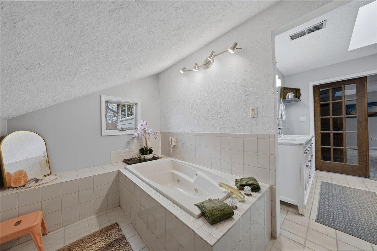 426 Laurel Lane Valparaiso, IN 46385 - Photo 26 of 48 a bathroom with a sink a toilet and a bathtub