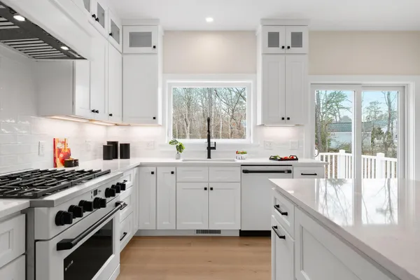 $1,350,000 | 817 Race Lane, Marstons Mills, MA 02648