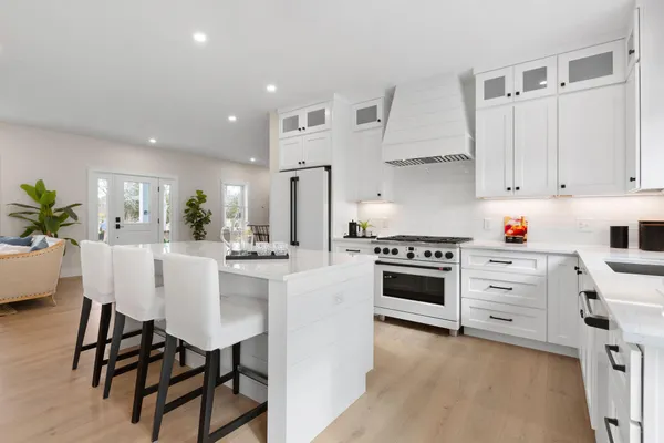 $1,350,000 | 817 Race Lane, Marstons Mills, MA 02648