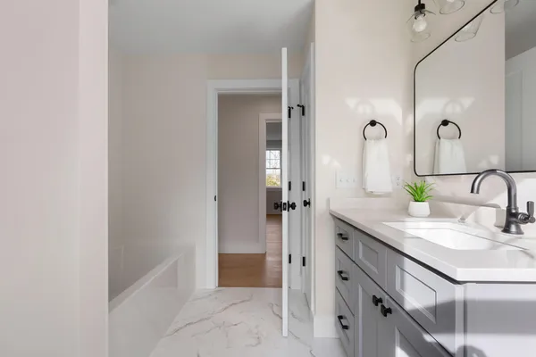$1,350,000 | 817 Race Lane, Marstons Mills, MA 02648