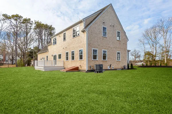 $1,350,000 | 817 Race Lane, Marstons Mills, MA 02648