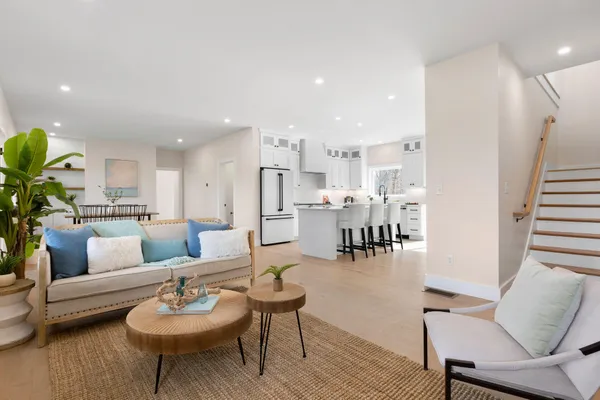 $1,350,000 | 817 Race Lane, Marstons Mills, MA 02648