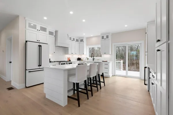 $1,350,000 | 817 Race Lane, Marstons Mills, MA 02648