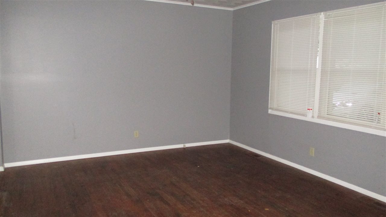 6335 West Division Line Road Delphi, IN 46923 - Photo 3 of 11 Gallery Image 3