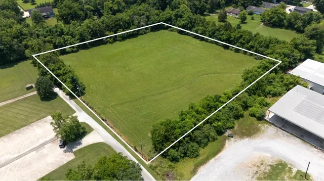 a view of a tennis court