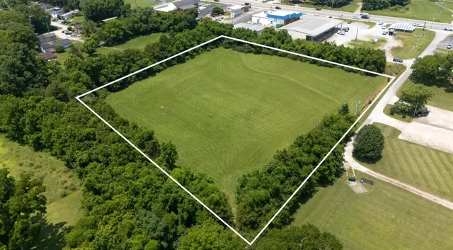 a view of a tennis court