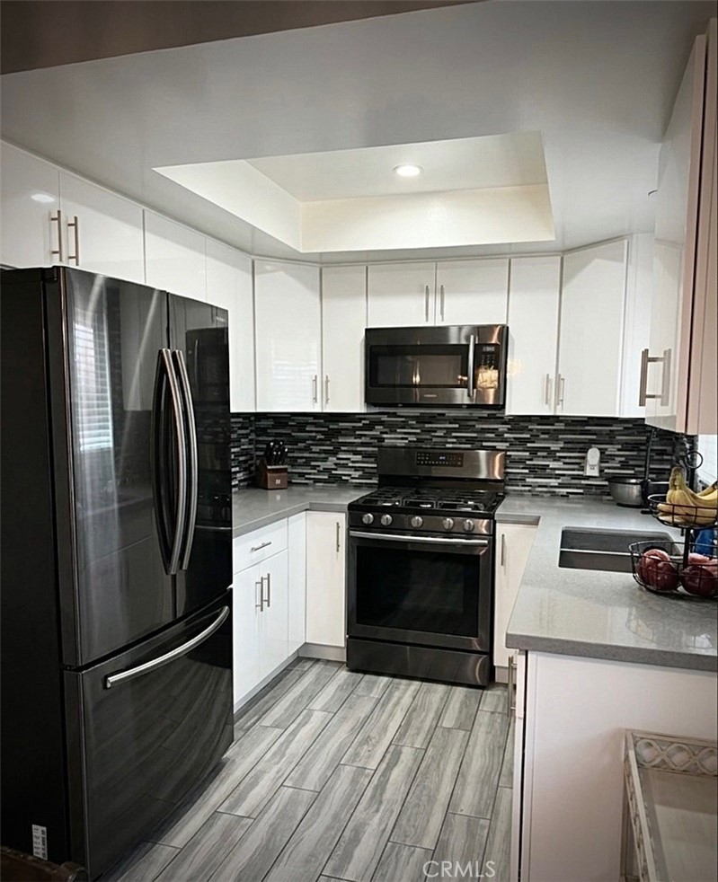7258 Exeter Street, Unit 6 Paramount, CA 90723 - Photo 2 of 14 Kitchen