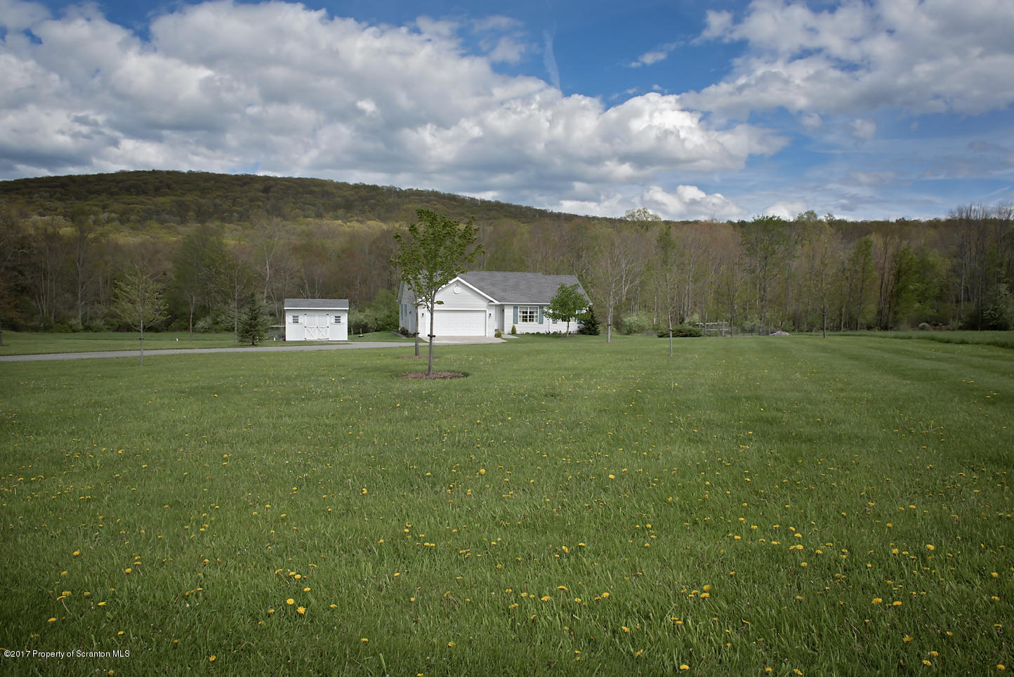 438 Fox Rd Lake Factoryville, PA 18419 - Photo 3 of 45 Gallery Image 3