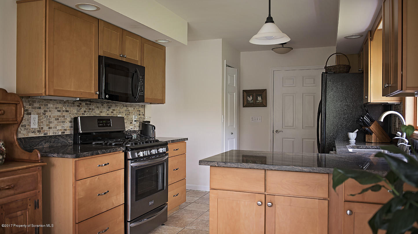 438 Fox Rd Lake Factoryville, PA 18419 - Photo 8 of 45 Gallery Image 8