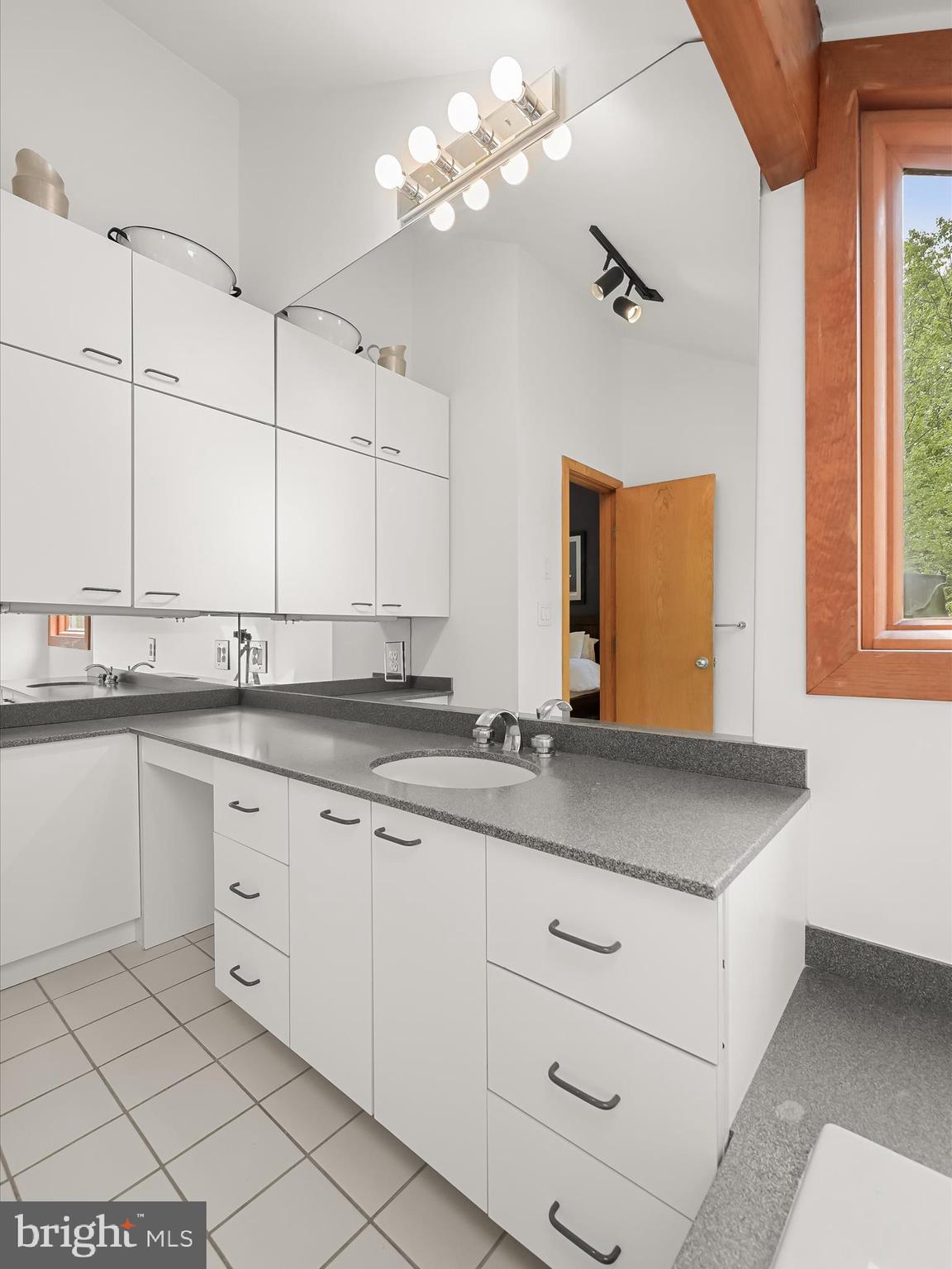 11944 Simpson Road Clarksville, MD 21029 - Photo 52 of 105 Primary Bathroom