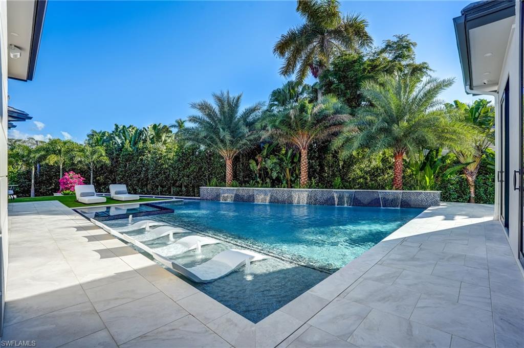 436 Putter Point Court Naples, FL 34103 - Photo 19 of 50 Gallery Image 19