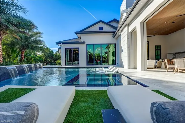 a view of outdoor space yard deck and patio