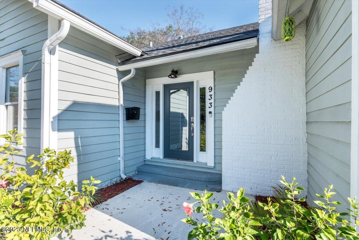 933 Talbot Avenue Jacksonville, FL 32205 - Photo 3 of 41 a front view of a house