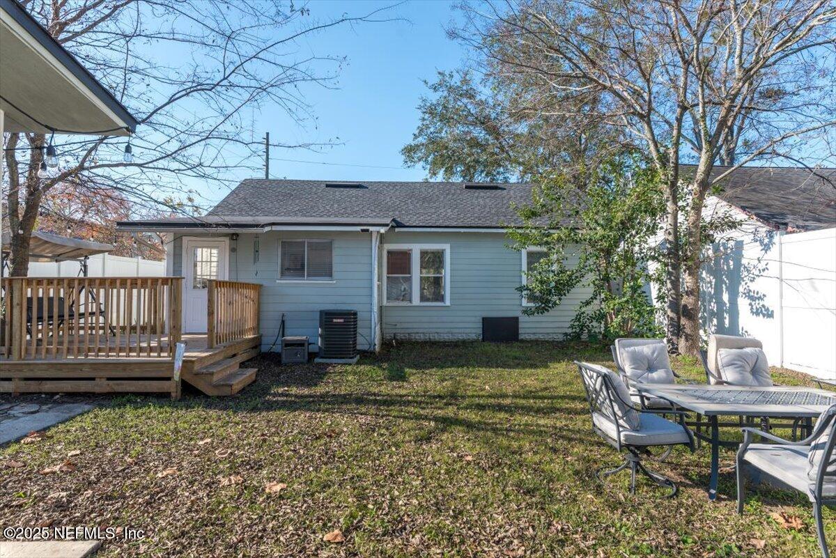 933 Talbot Avenue Jacksonville, FL 32205 - Photo 38 of 41 a view of a house with backyard and sitting area
